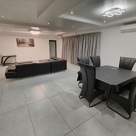 In Town Vaal Apartment Vereeniging Exterior foto